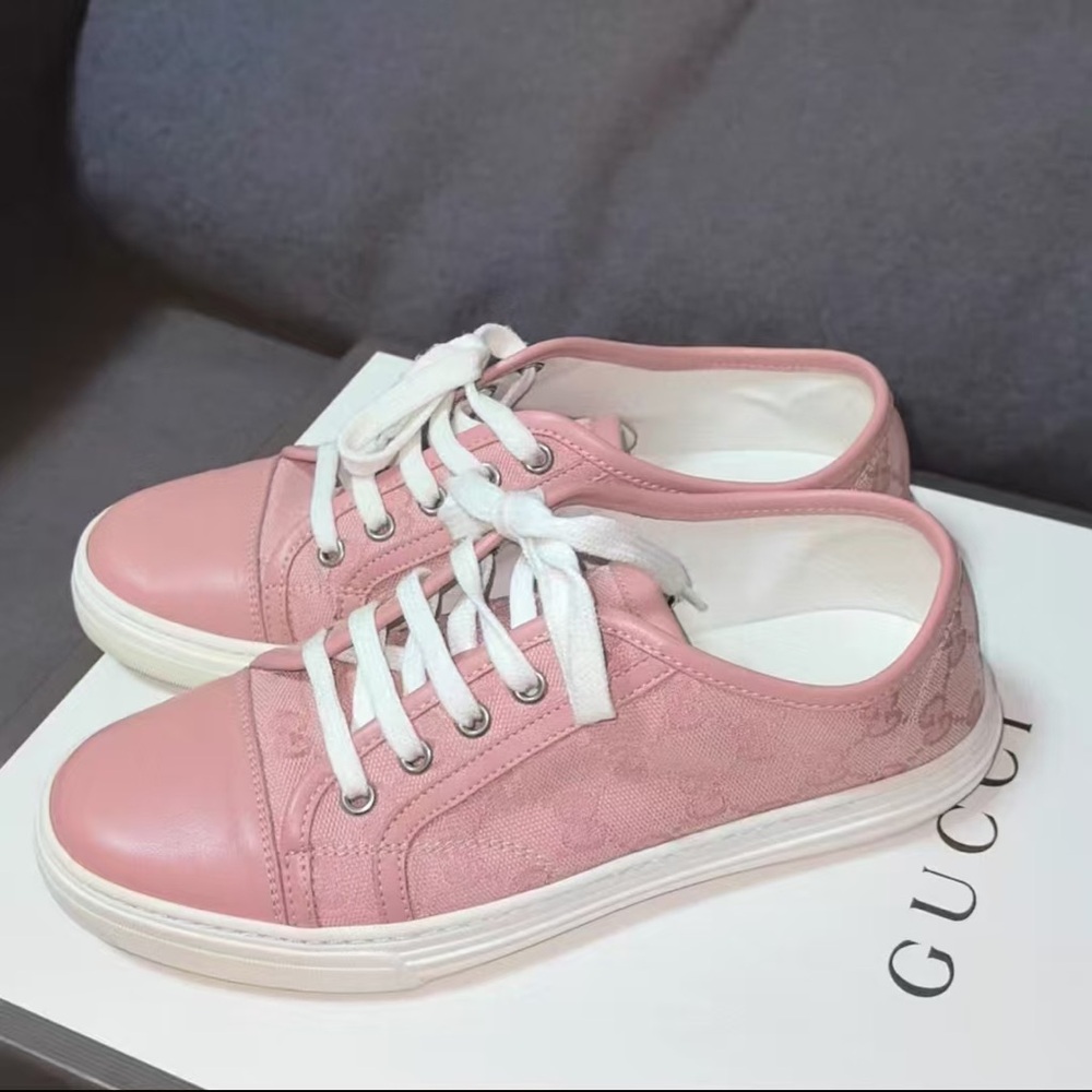 Gucci Women's Pink and White Sneakers